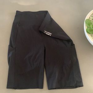 BARRY’S BOOTCAMP EDITION LULULEMON BIKER SHORTS